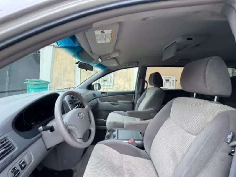 TOYOTA Sienna   - 2009