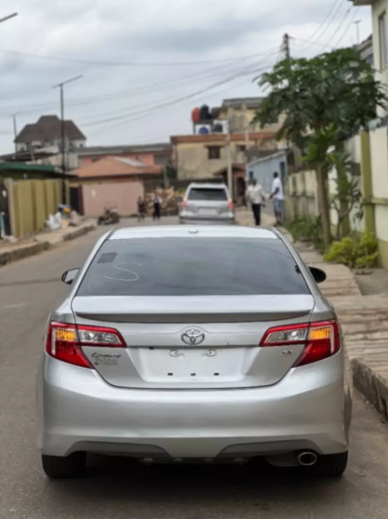 Toyota Camry   - 2012