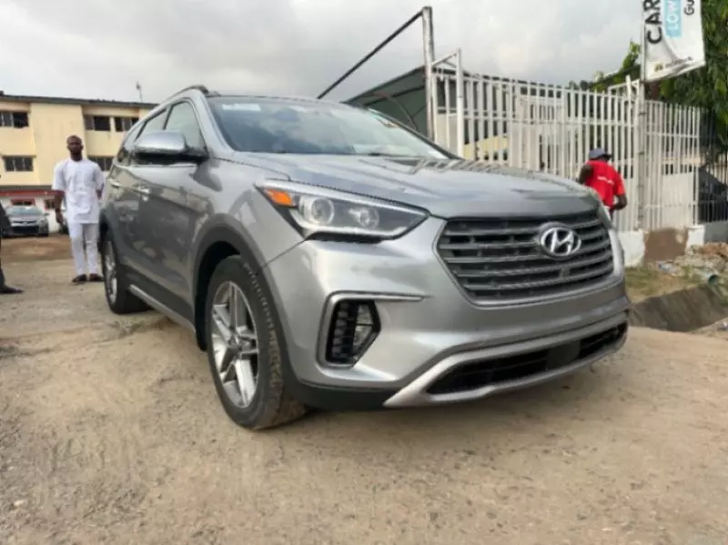 Hyundai Santa Fe   - 2017
