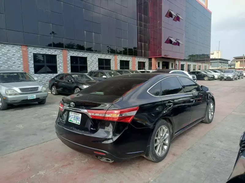 Toyota Avalon - 2015