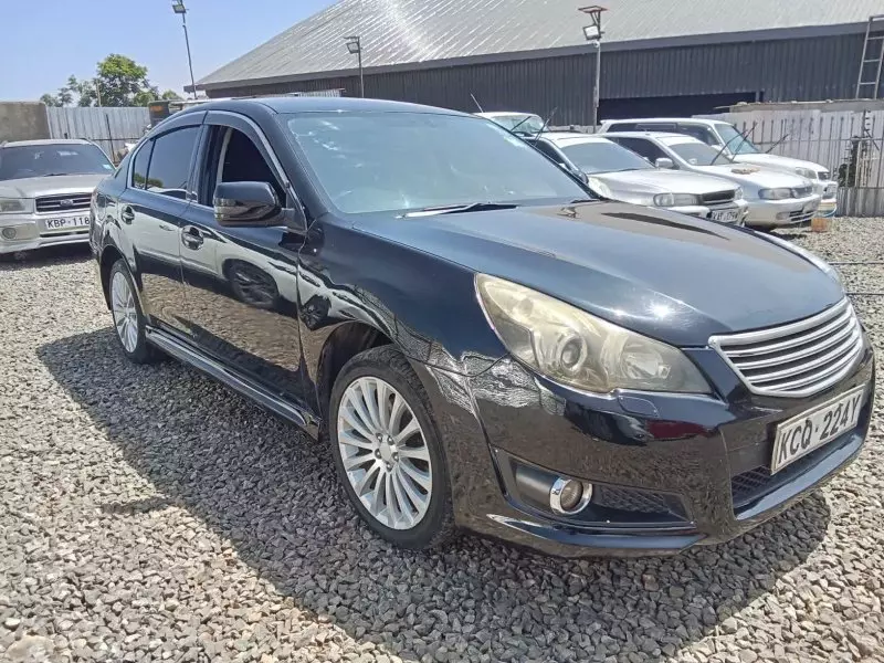 Subaru Legacy   - 2011