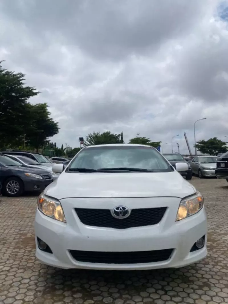 TOYOTA Corolla   - 2010