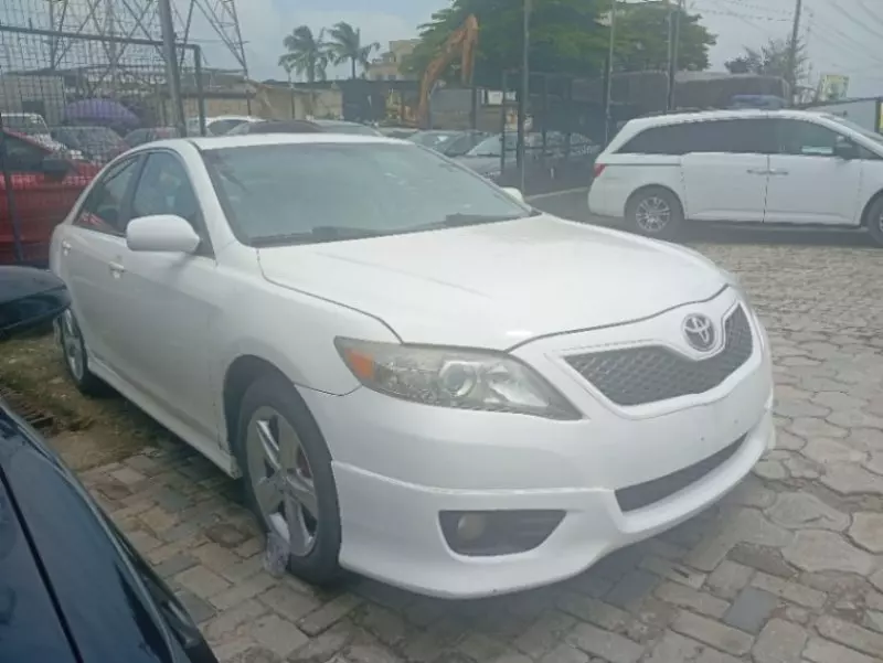 TOYOTA camry   - 2010