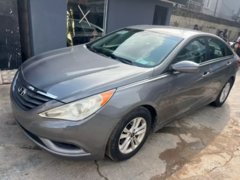 Hyundai Sonata   - 2011