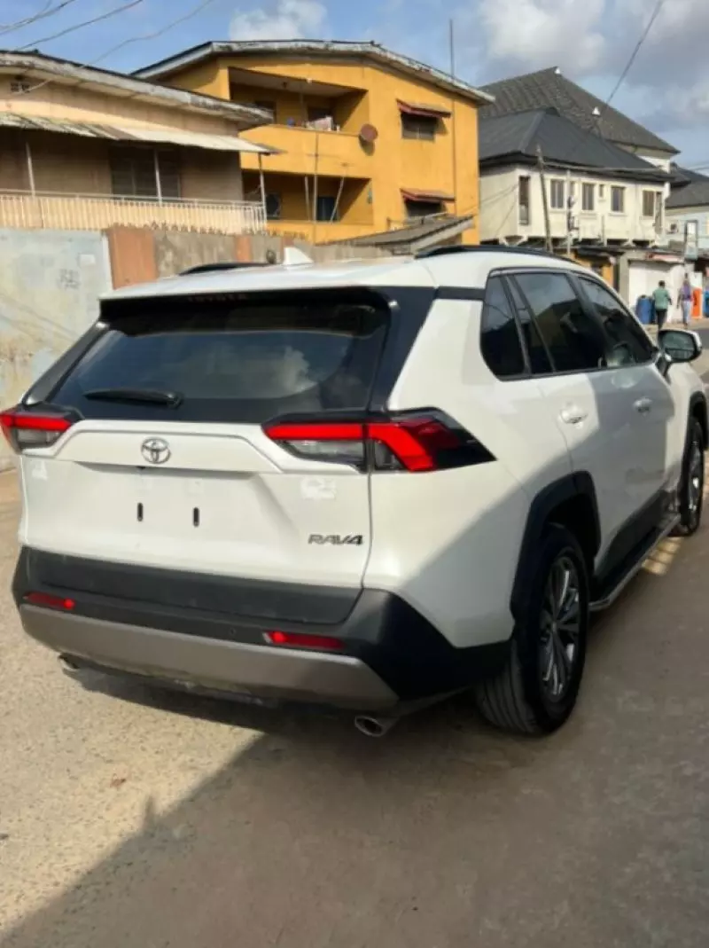 Toyota RAV4 - 2024
