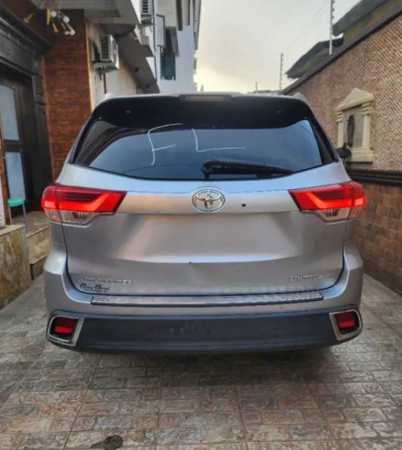 Toyota Highlander   - 2018