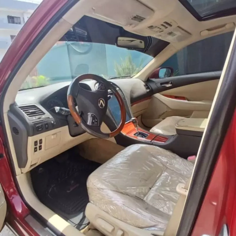 Lexus ES 350   - 2010