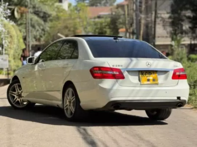 Mercedes-Benz E250   - 2010