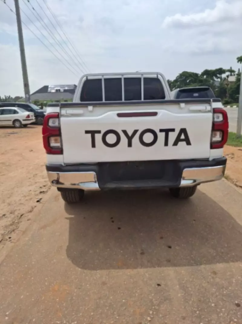 TOYOTA Hilux   - 2018