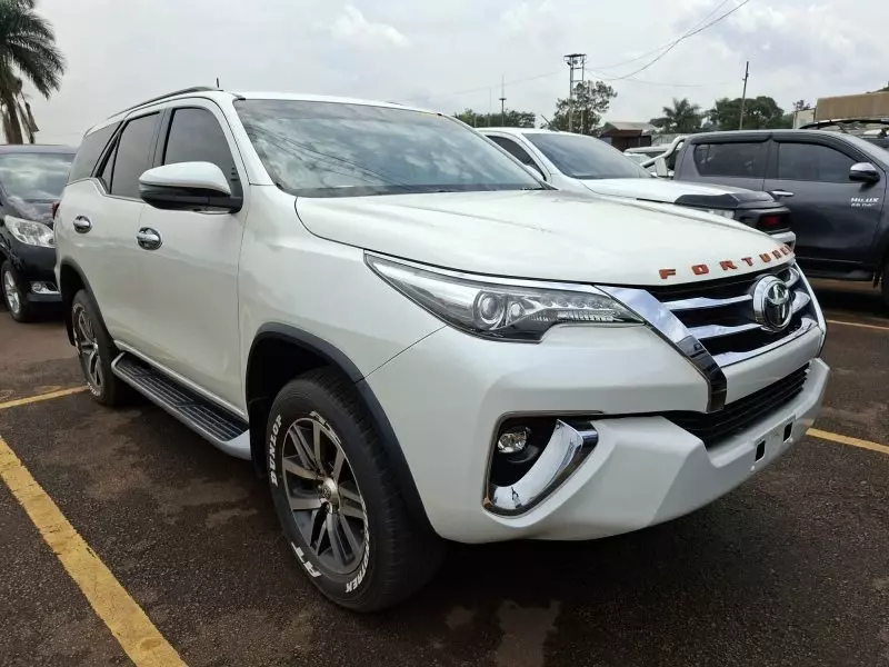 Toyota Fortuner   - 2017