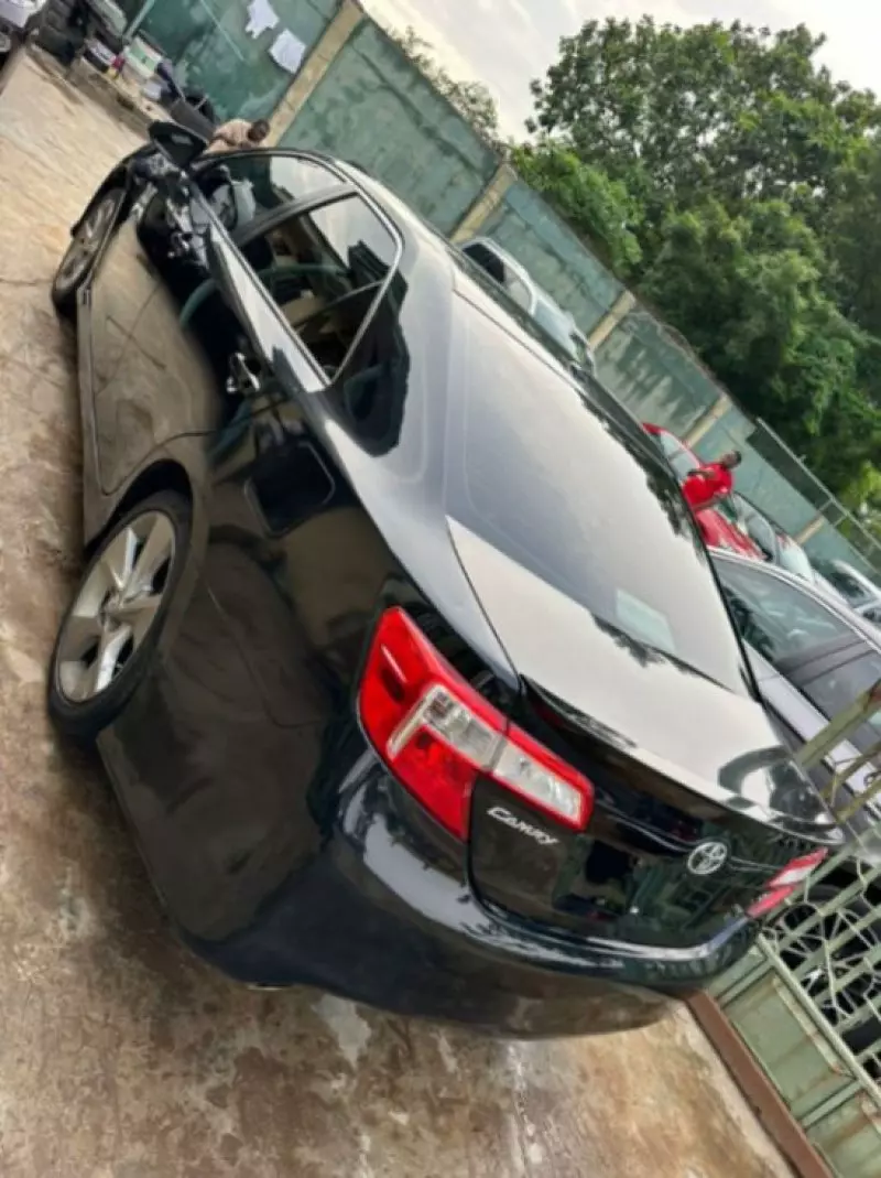 Toyota Camry   - 2012