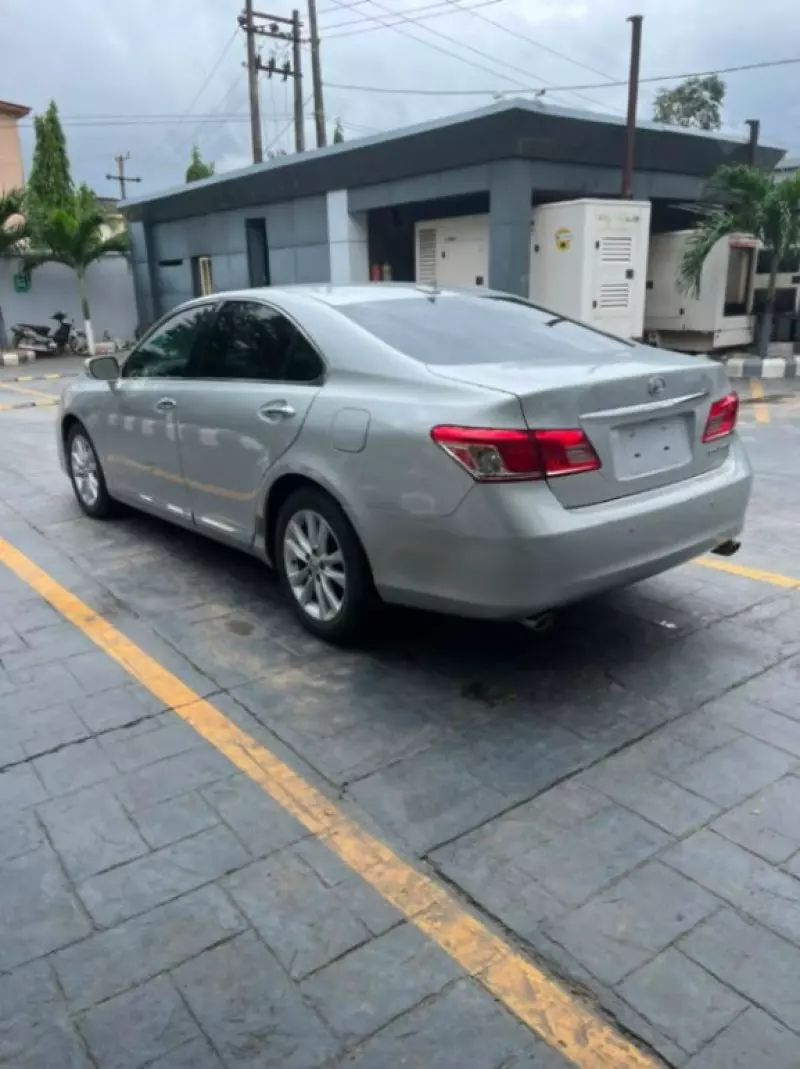 Lexus ES - 2012