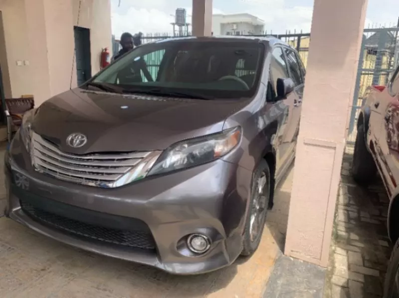 Toyota Sienna   - 2013