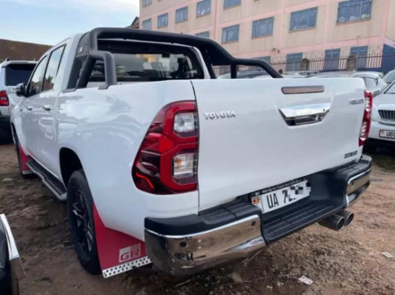 Toyota Hilux   - 2020