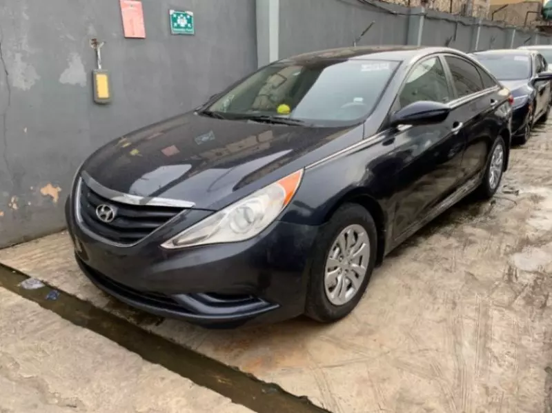 Hyundai Sonata   - 2011