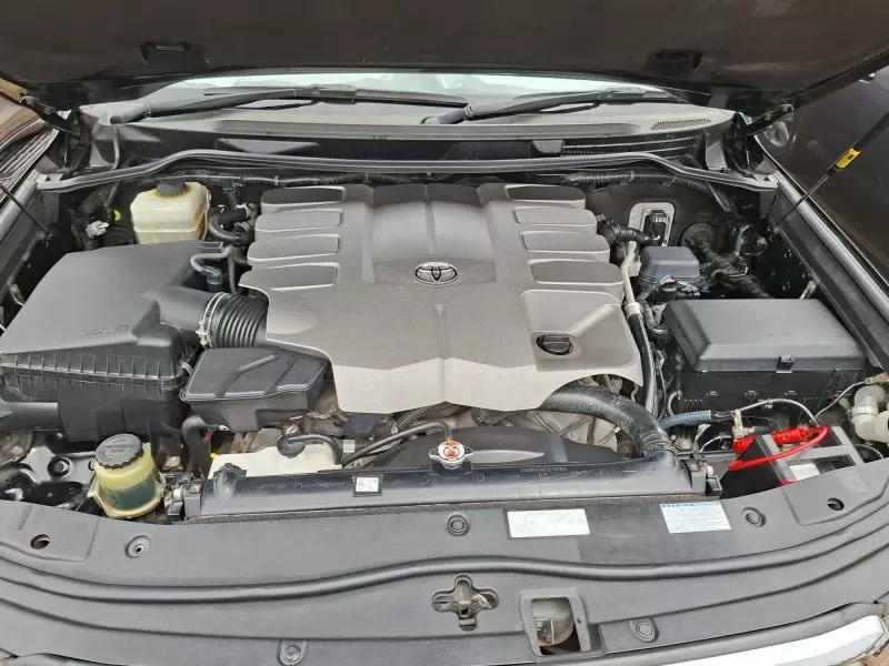 Toyota Landcruiser  V8   - 2013