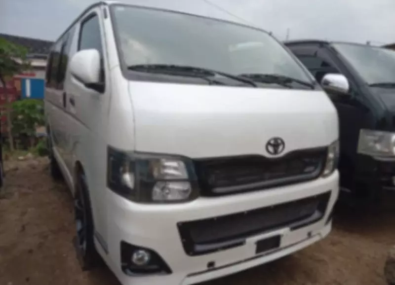 Toyota Hiace - 2011