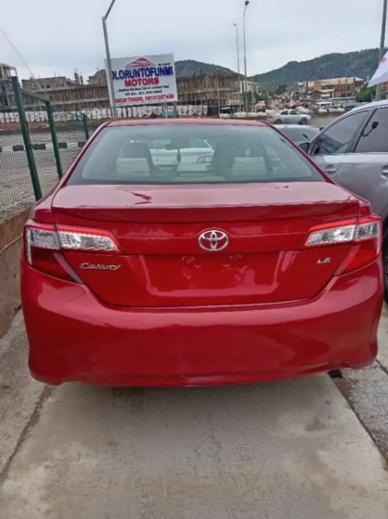 Toyota Camry - 2012