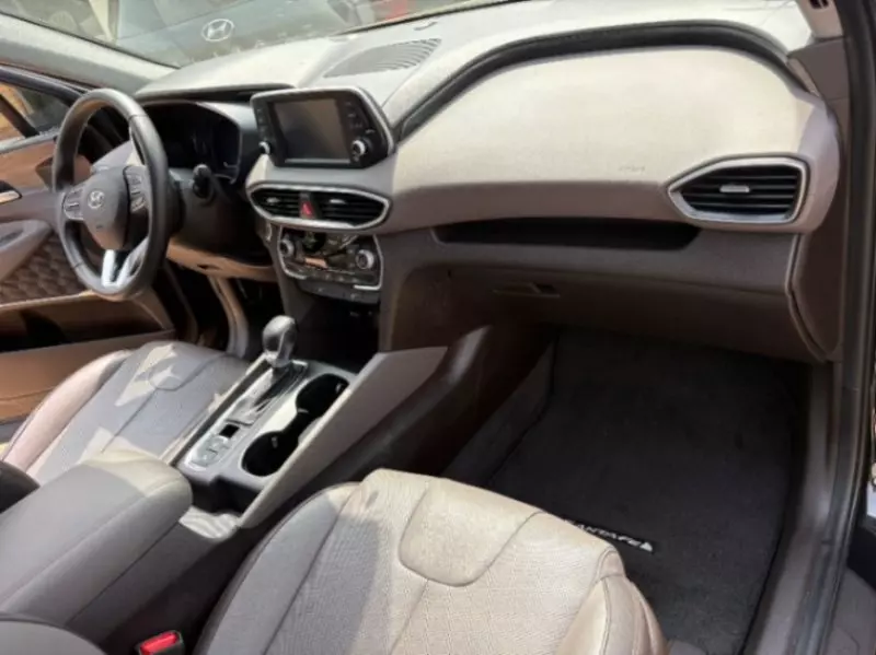 Hyundai Santa Fe   - 2020