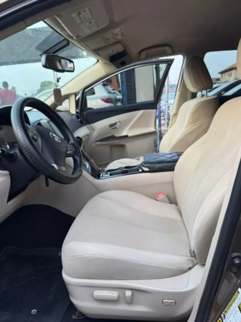 Toyota Venza   - 2011