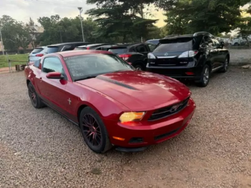 Ford Mustang   - 2011