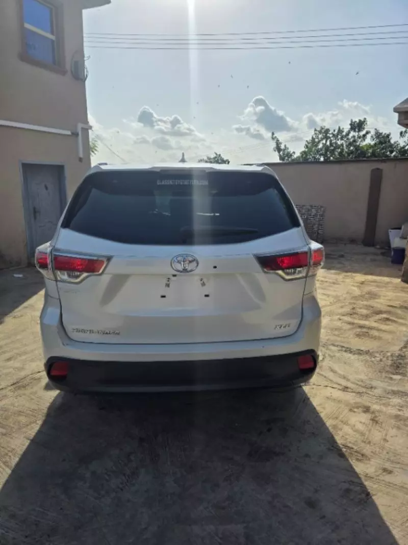 TOYOTA Highlander   - 2016