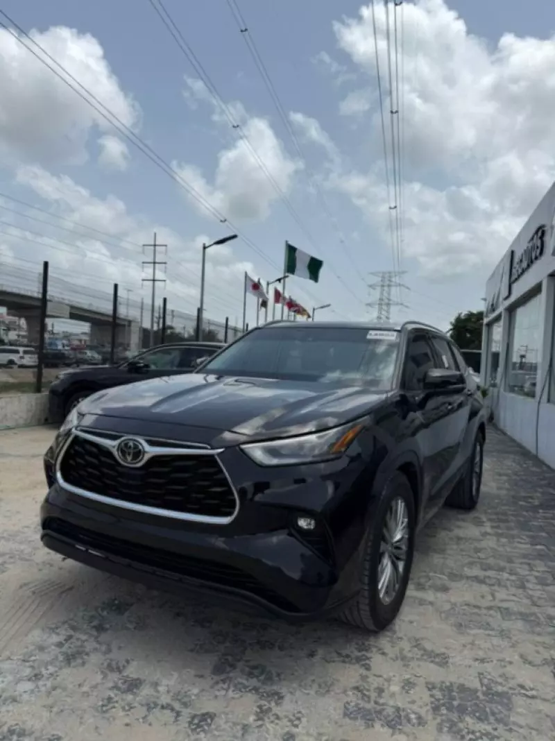 Toyota Highlander   - 2020