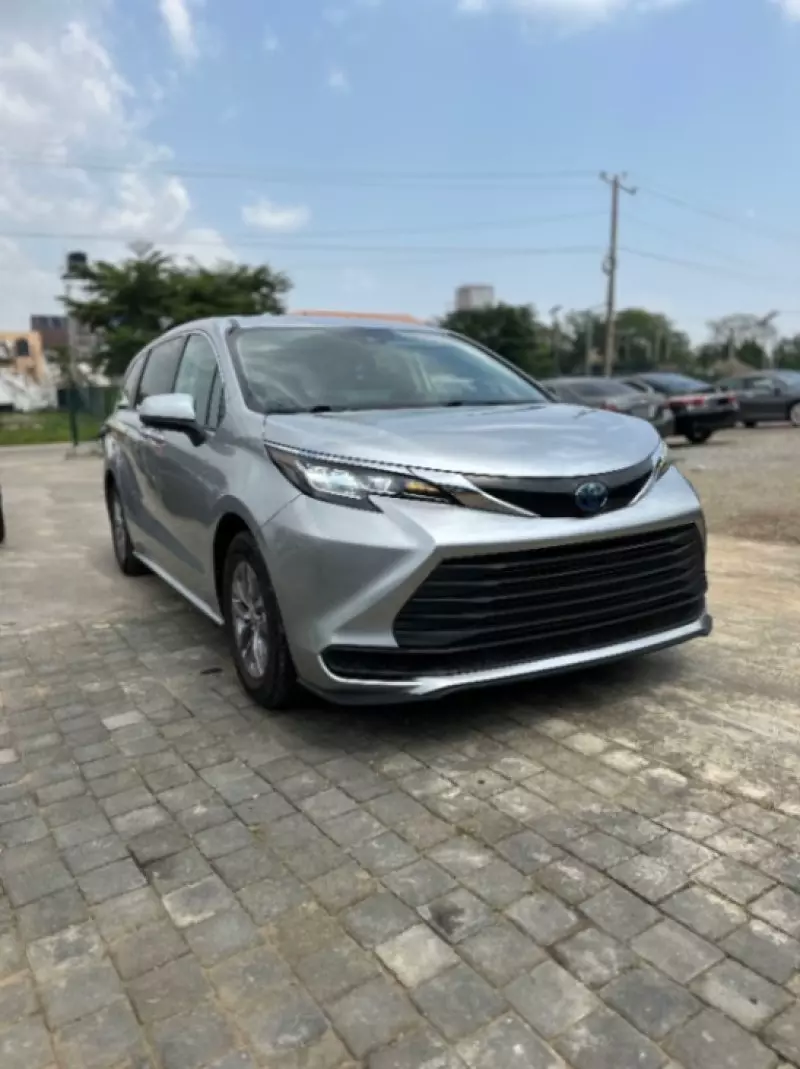 TOYOTA Sienna   - 2022