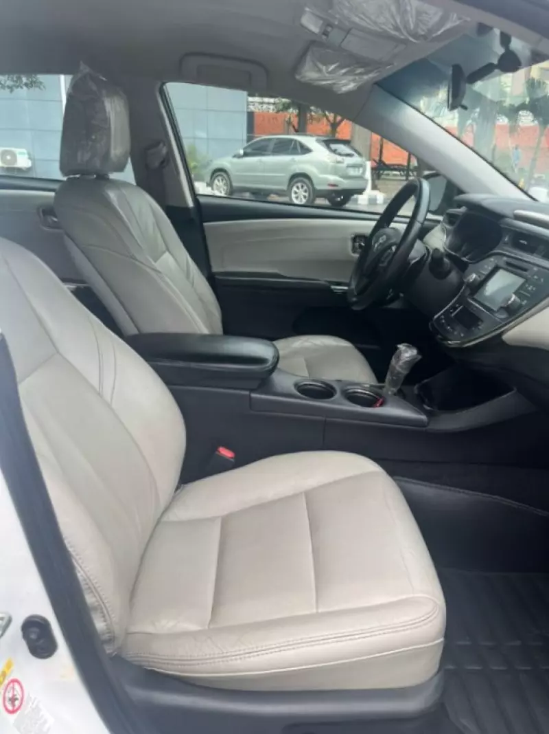 Toyota Avalon   - 2016