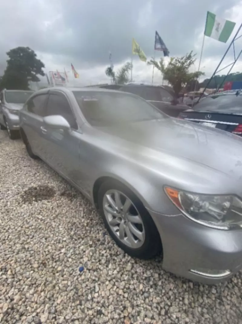 Lexus LS 460   - 2006
