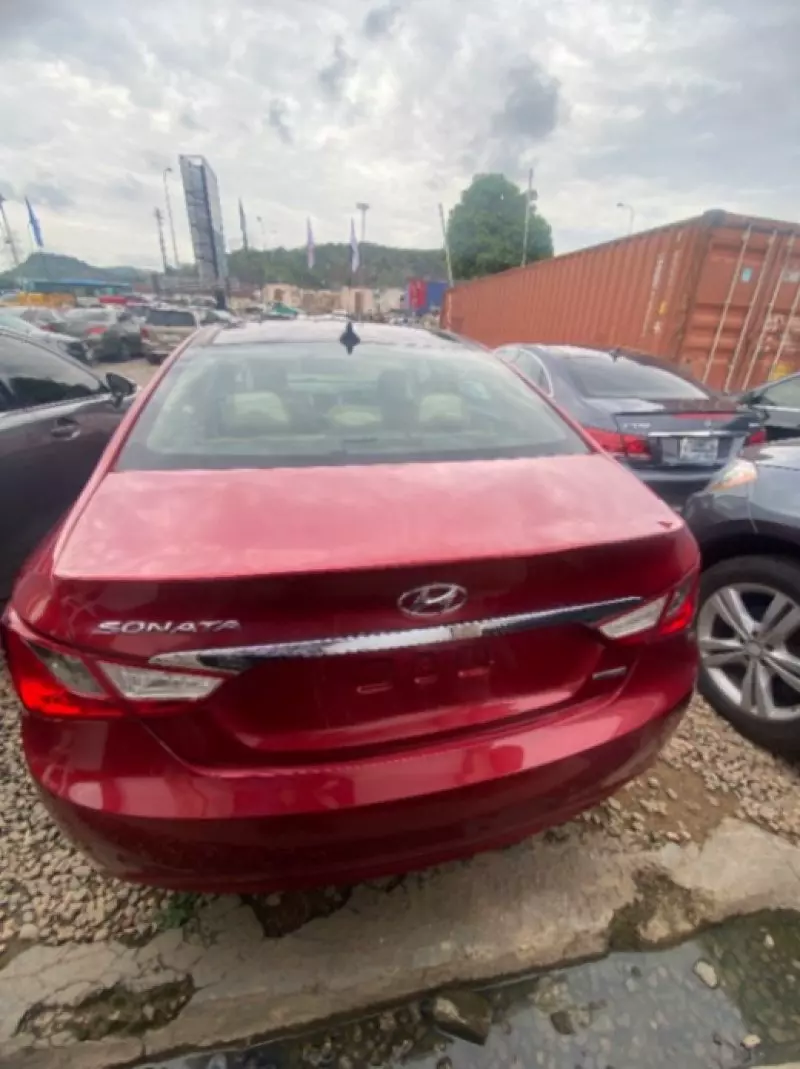 Hyundai Sonata   - 2013