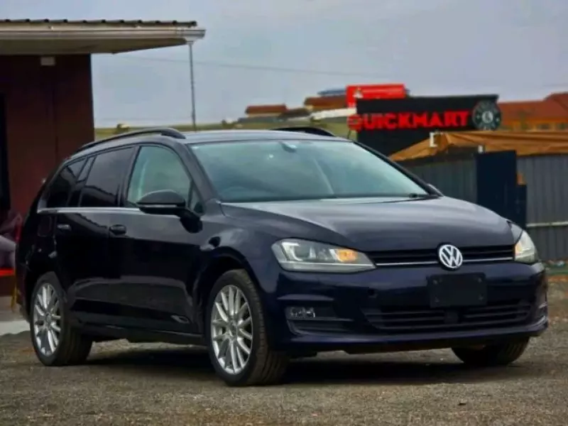 Volkswagen Golf   - 2016