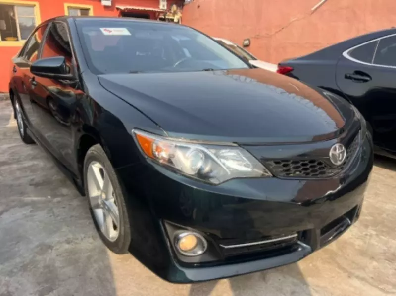 Toyota Camry   - 2014