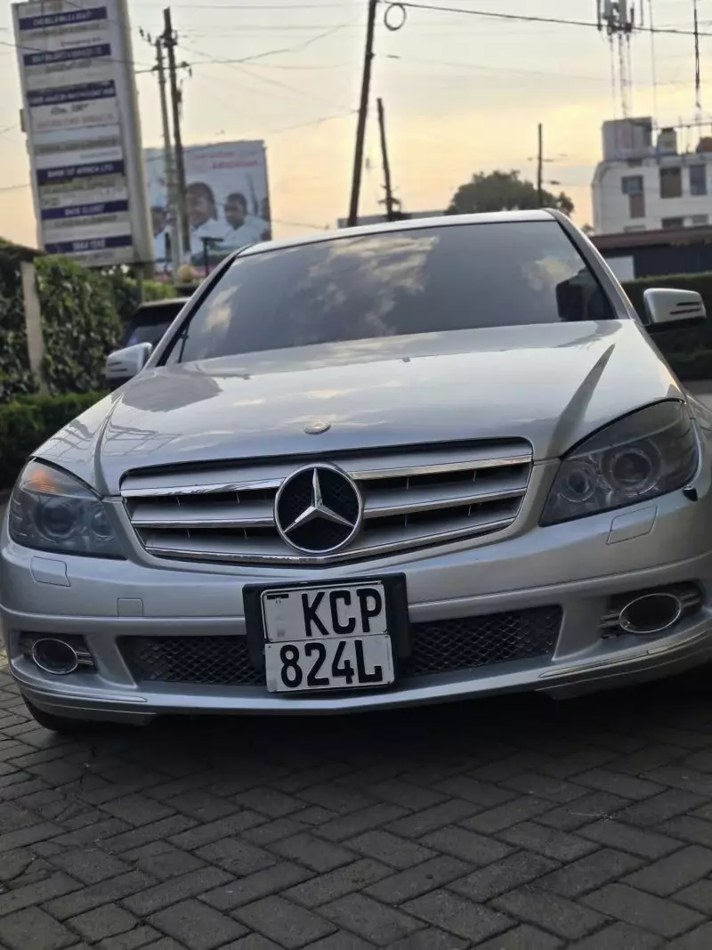 Mercedes-Benz C200   - 2010