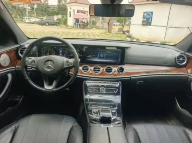 Mercedes-Benz E 300   - 2017