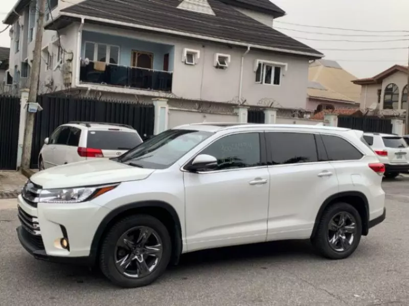 Toyota Highlander   - 2017