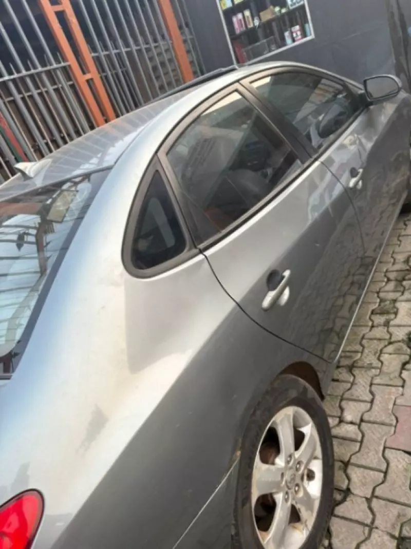 Hyundai Elantra   - 2009