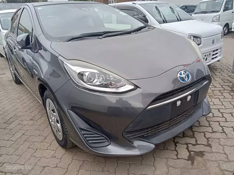 TOYOTA Aqua Hybrid   - 2018