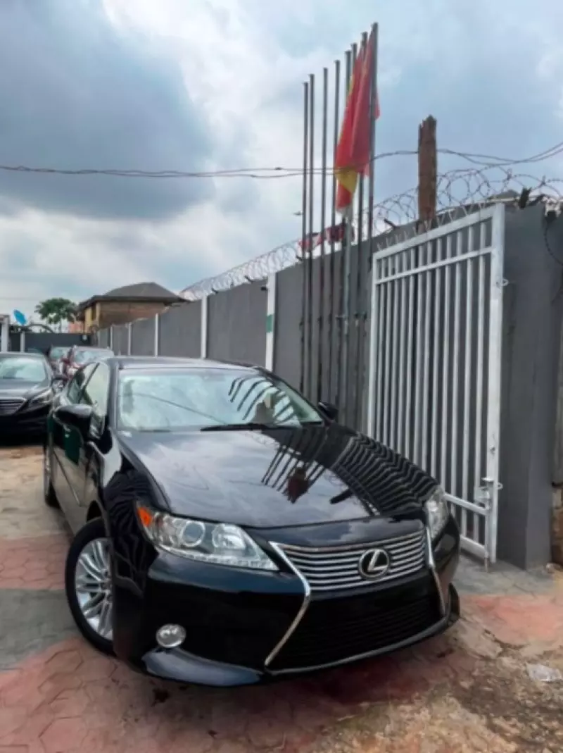 Lexus ES   - 2013