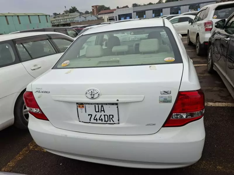 Toyota Axio - 2012