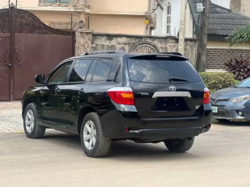 Toyota Highlander - 2010