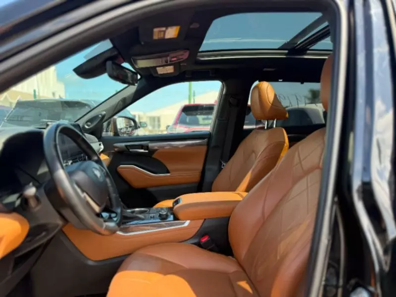 TOYOTA Tundra   - 2023