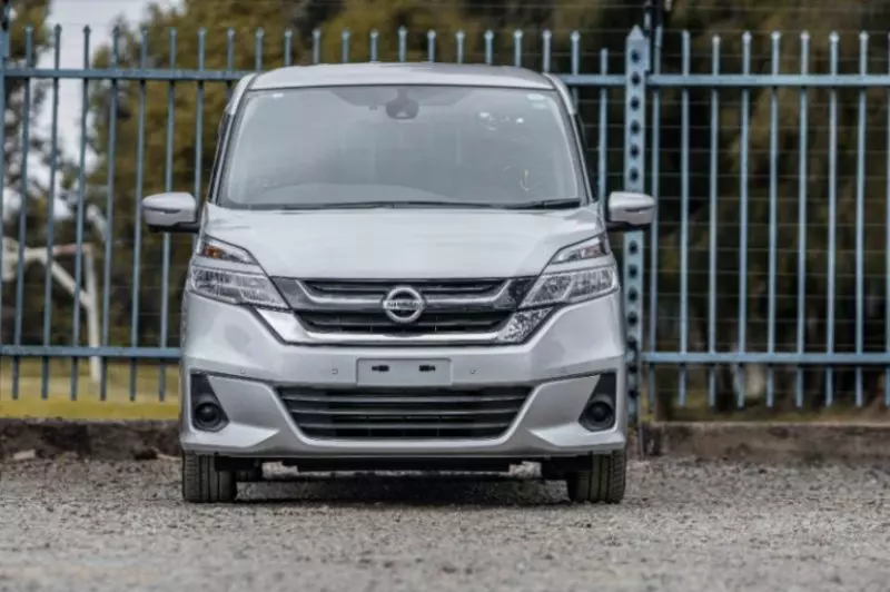 Nissan Serena   - 2018