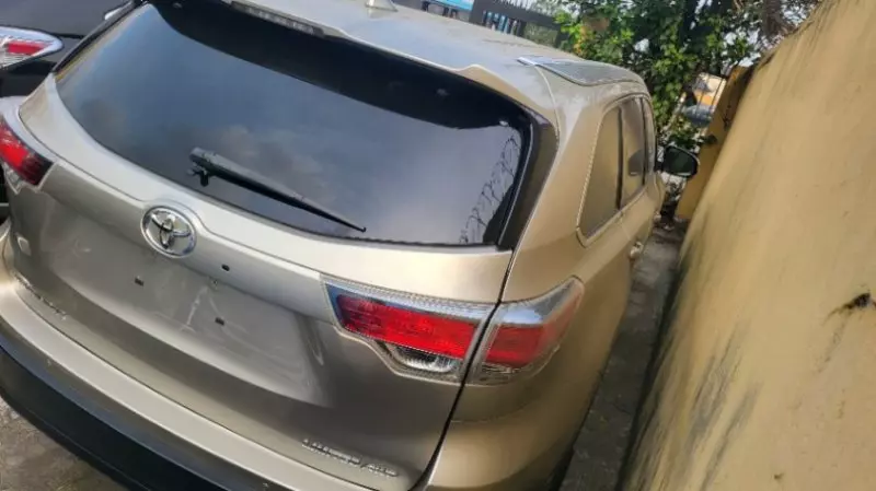 Toyota Highlander   - 2015