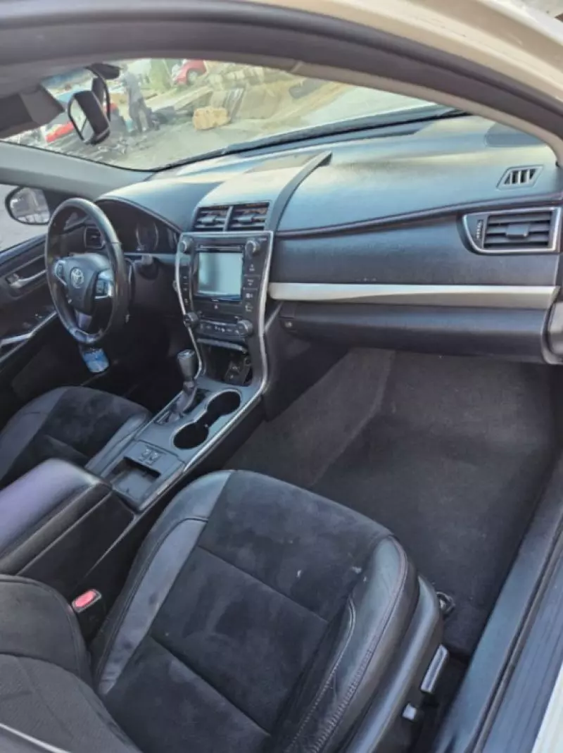 Toyota camry   - 2016
