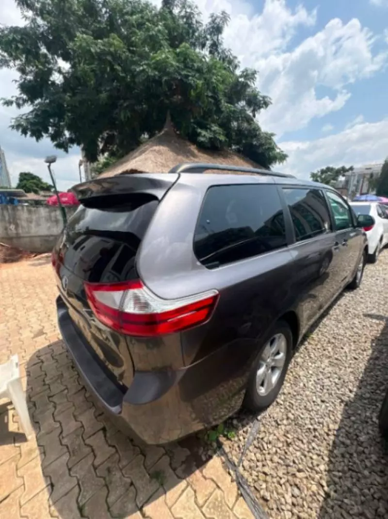 TOYOTA Sienna   - 2015