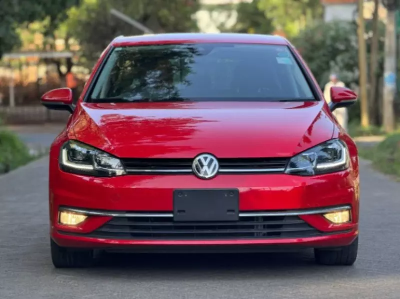 Volkswagen Golf   - 2018