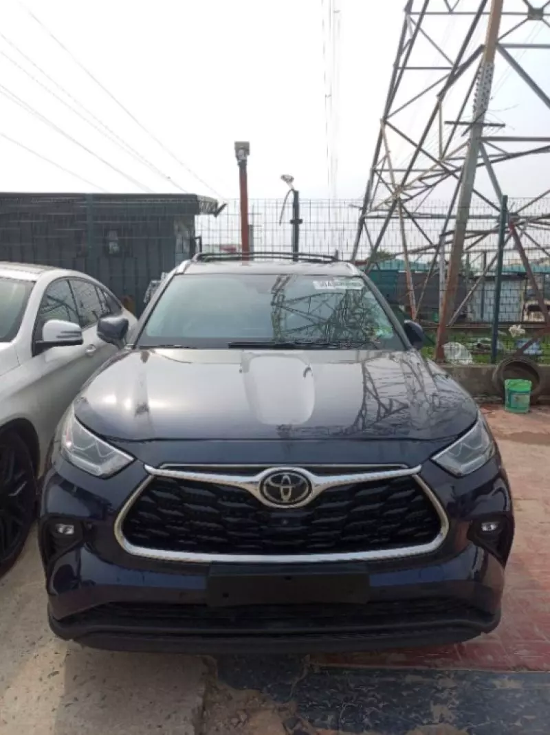 Toyota Highlander   - 2021