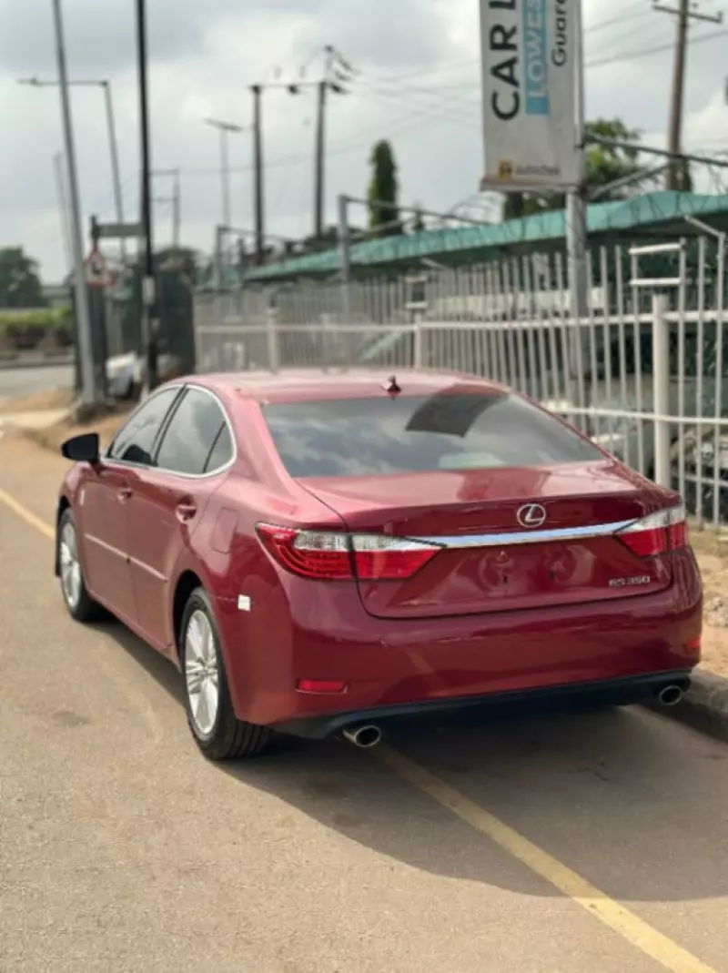 Lexus ES 350   - 2012