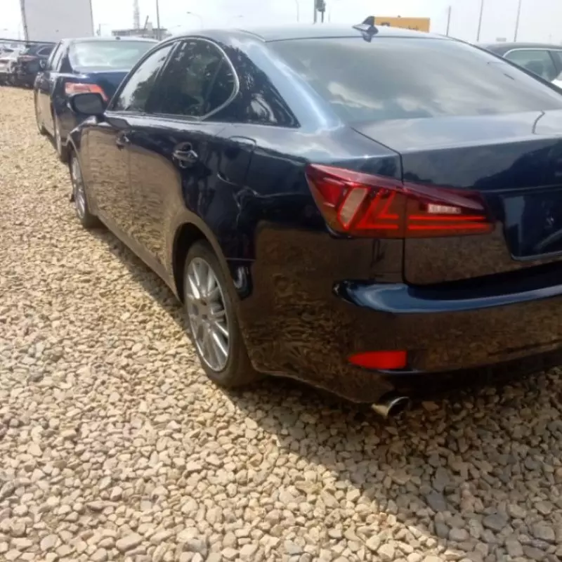 Lexus IS   - 2011